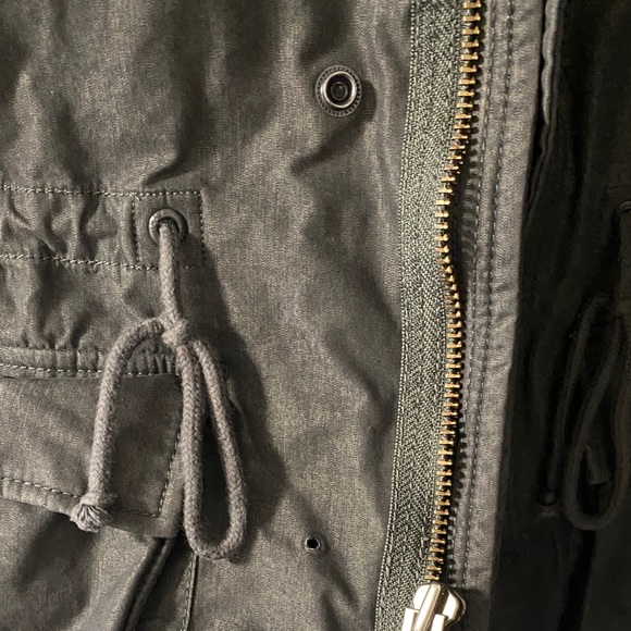 Aritzia tna grey Griffith hooded parka small preloved (button repair needed) - Picture 5 of 9